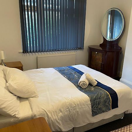 5 Bed 5Mins From Wembley Stadium Лондон Екстер'єр фото