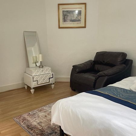 5 Bed 5Mins From Wembley Stadium Лондон Екстер'єр фото