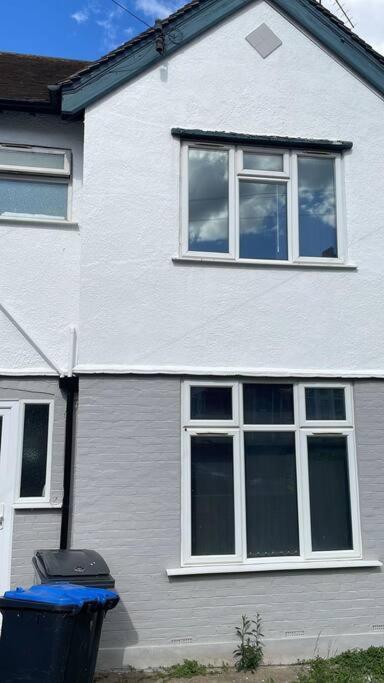 5 Bed 5Mins From Wembley Stadium Лондон Екстер'єр фото