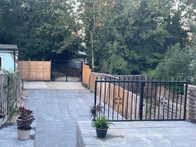 5 Bed 5Mins From Wembley Stadium Лондон Екстер'єр фото
